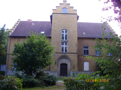 Rückansicht Schloss: Kleinod! Verkauf kleines Familienschloss im Vorharz in Randlage eines malerischen Dorfes